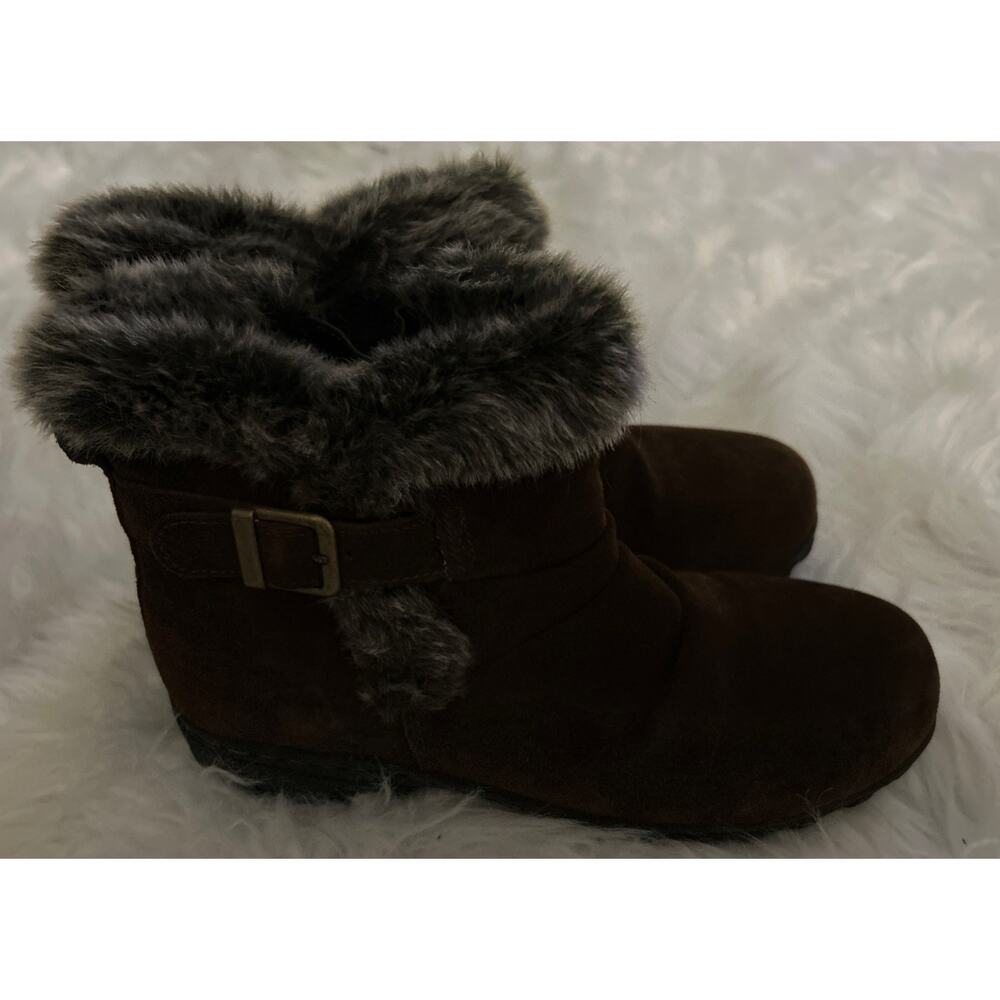 Khombu LINDSEY All Seasons Brown Suede Boots Sz 8 Water Repellent Women’s Buckle